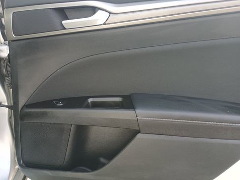 Used 2017 Ford Fusion SE image 25