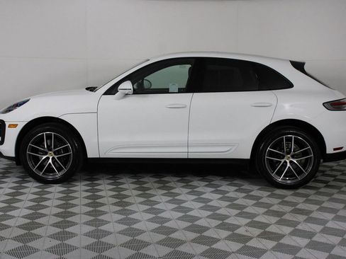 Certified 2025 Porsche Macan image 2