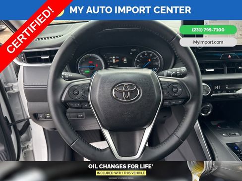 Used 2024 Toyota Venza LE image 14
