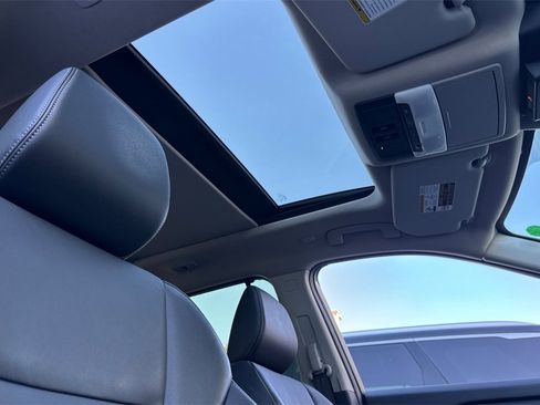 Certified 2025 Nissan Rogue SL w/ SL Premium Package image 17