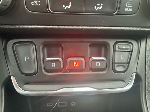 Used 2020 GMC Terrain SLE image 27