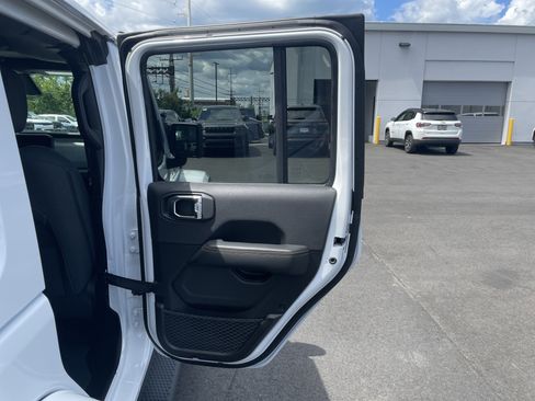 Certified 2025 Jeep Wrangler Unlimited Sahara AWD/4WD image 17