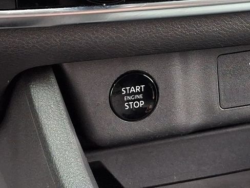 Used 2025 Nissan Rogue SV FWD image 22