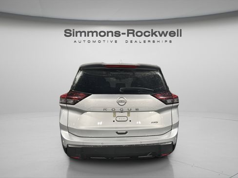 Used 2025 Nissan Rogue SV AWD/4WD image 5