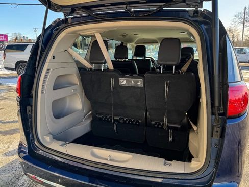 Used 2020 Chrysler Pacifica Touring-L image 16