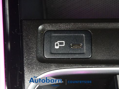 Used 2023 Mercedes-Benz GLB 250 4MATIC w/ Premium Package image 18