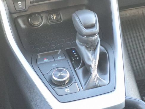 Used 2024 Toyota RAV4 LE AWD/4WD image 21