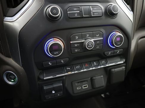 Used 2020 Chevrolet Silverado 2500 LT w/ Texas Edition image 28