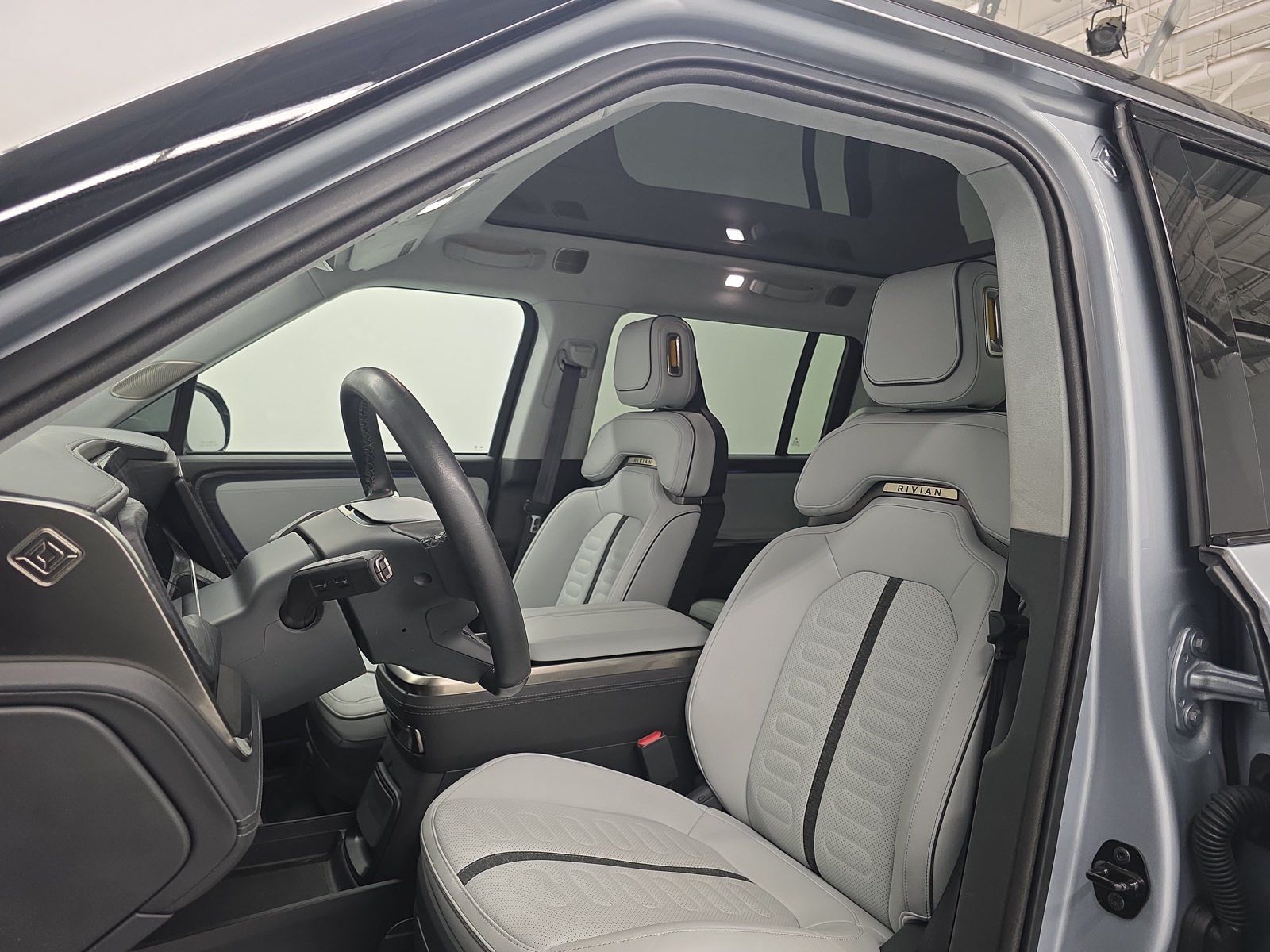 Used 2023 Rivian R1S Launch Edition Quad AWD/4WD image 20