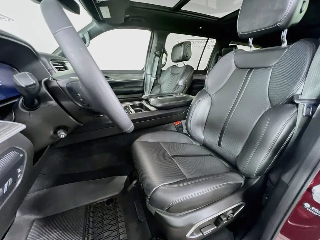 Used 2024 Jeep Wagoneer Series III w/ Premium Group I AWD/4WD image 23
