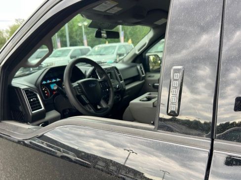 Used 2017 Ford F150 XLT AWD/4WD image 21