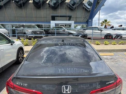 Used 2023 Honda Civic Sport image 3
