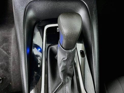 Used 2020 Toyota Corolla LE FWD image 18