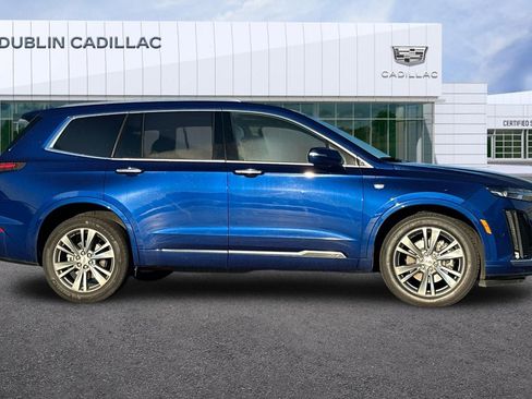 Certified 2025 Cadillac XT6 Premium Luxury image 3