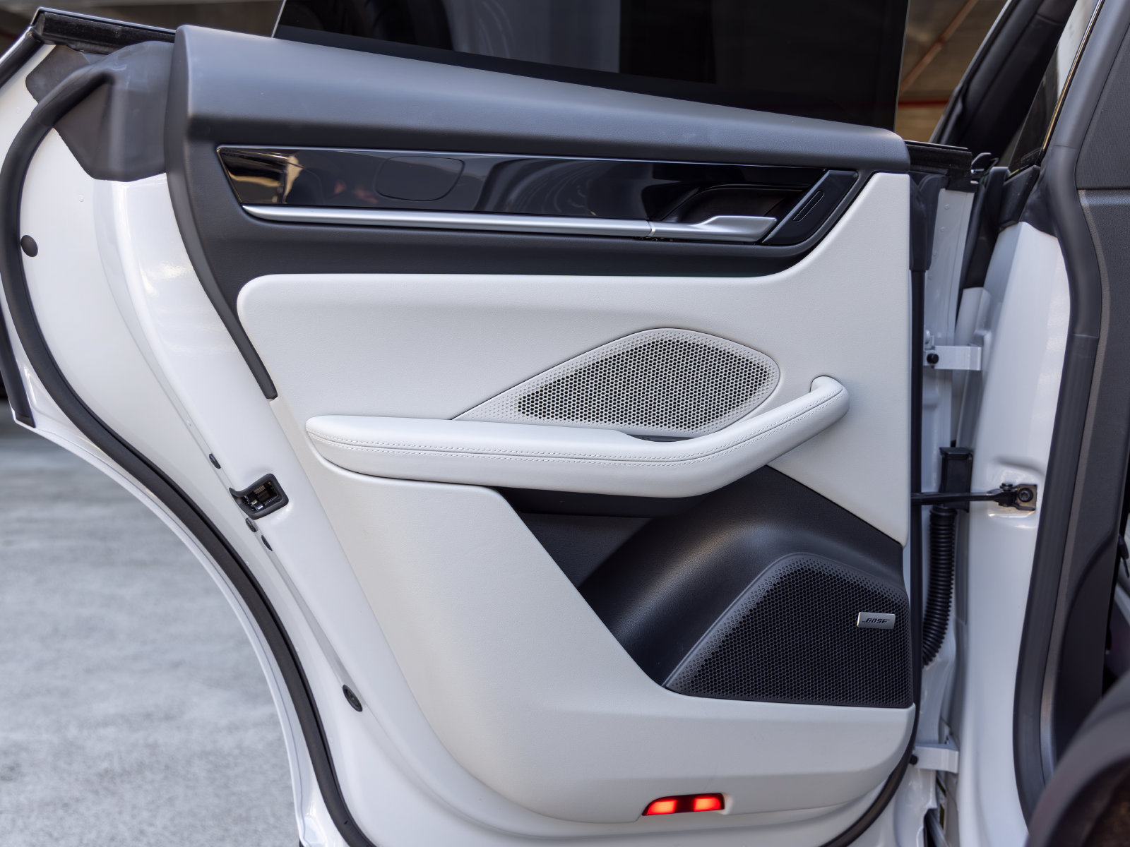 Certified 2025 Porsche Macan Electric RWD image 43