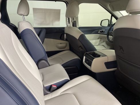 New 2026 Kia Carnival EX image 17