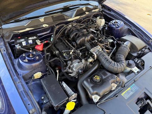 Used 2010 Ford Mustang Premium image 24