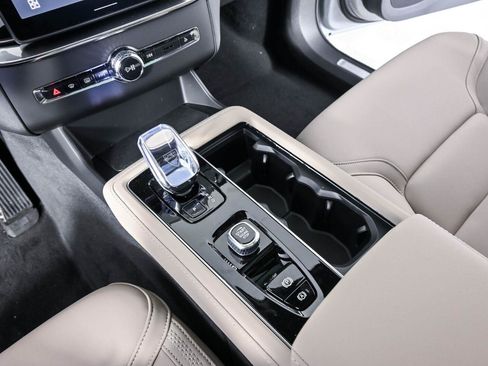 New 2026 Volvo XC90 B6 Plus w/ Protection Package Premier AWD/4WD image 15