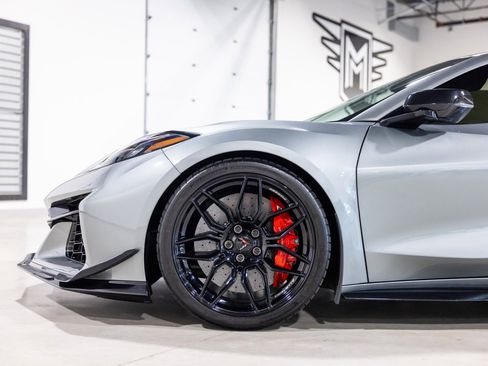 Used 2024 Chevrolet Corvette Z06 w/ Z07 Performance Package RWD image 18