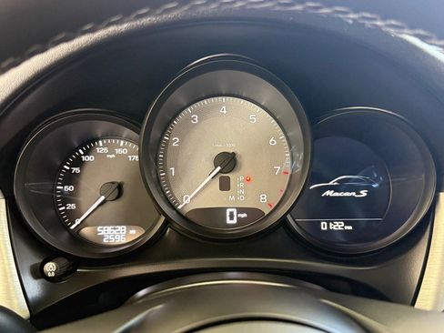Used 2022 Porsche Macan S image 25