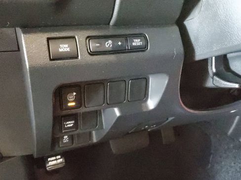 Used 2025 Nissan Frontier Pro-X image 22