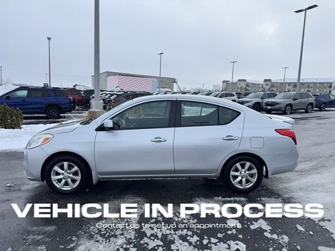 Used 2014 Nissan Versa SV w/ Convenience Package image 6