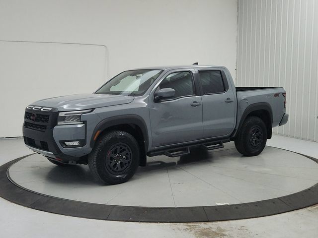 Used 2025 Nissan Frontier PRO-4X AWD/4WD image 3