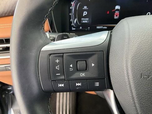 Used 2024 INFINITI QX60 Sensory w/ Vision Package image 11