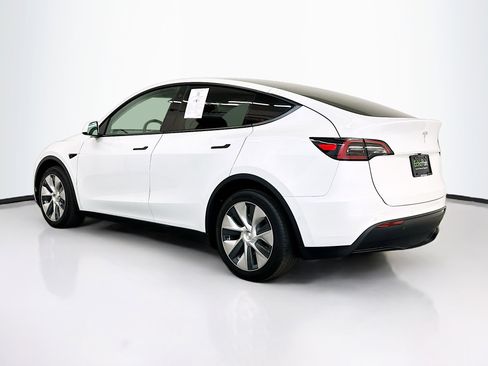 Used 2022 Tesla Model Y Long Range image 5