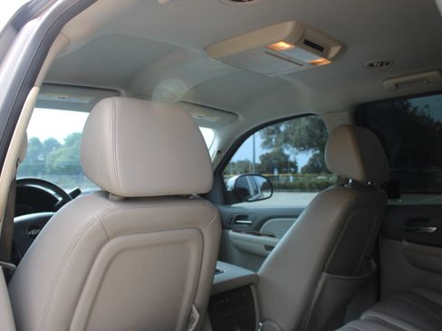 Used 2007 Chevrolet Tahoe LTZ w/ LTZ Preferred Equipment Group RWD image 15