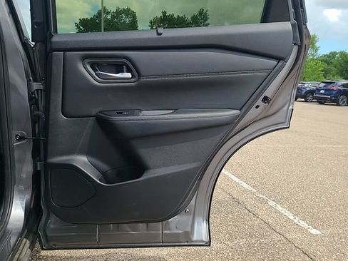 Used 2024 Nissan Rogue SV w/ SV Premium Package FWD image 29