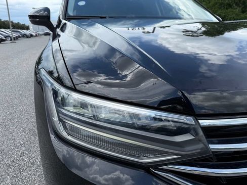 Certified 2022 Volkswagen Tiguan SE FWD image 4