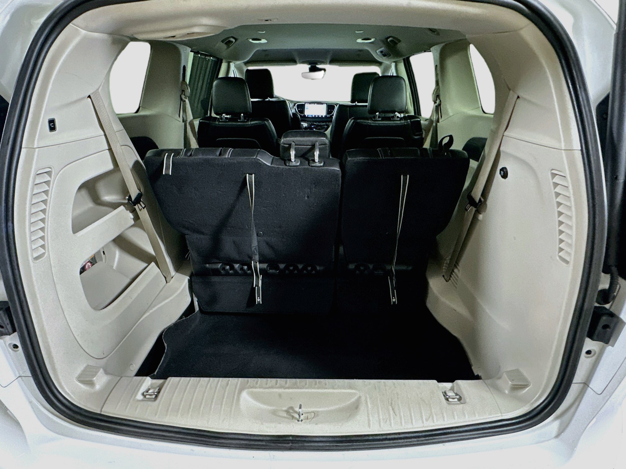Used 2024 Chrysler Pacifica Touring-L FWD image 29