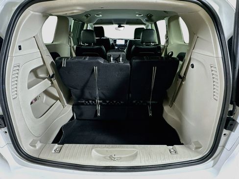 Used 2024 Chrysler Pacifica Touring-L FWD image 29