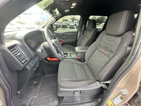 Used 2023 Nissan Frontier PRO-4X w/ Technology Package image 11