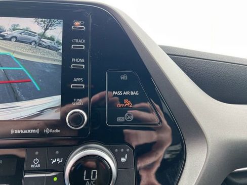 Used 2021 Toyota Highlander XLE image 22