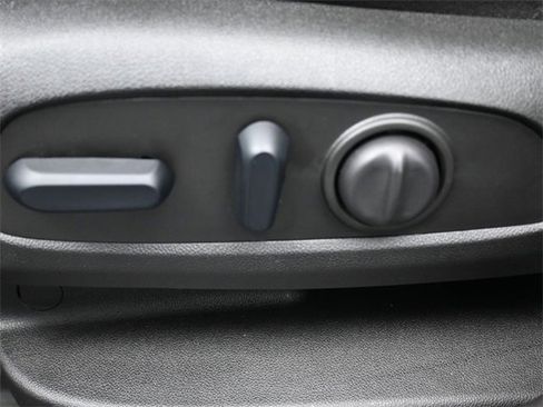 Used 2025 Chevrolet Blazer LT image 33