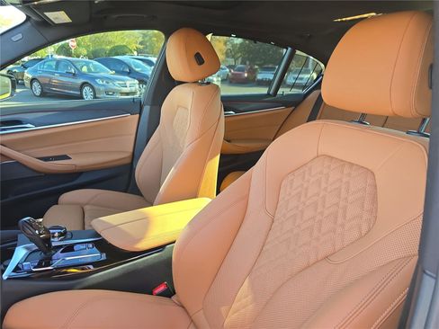 Used 2023 BMW 530i w/ Executive Package image 16