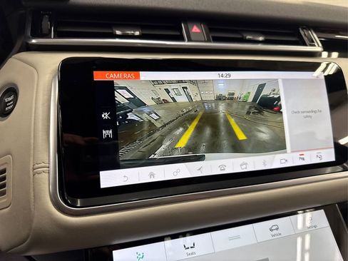 Used 2019 Land Rover Range Rover Velar R-Dynamic SE image 29