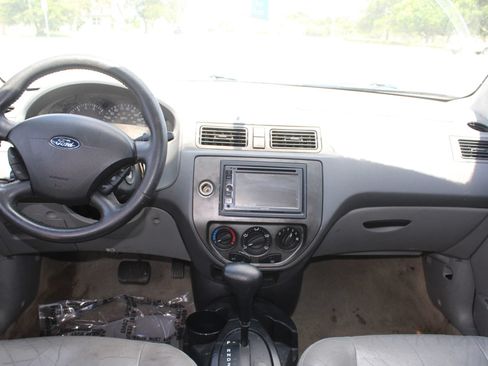 Used 2005 Ford Focus S FWD image 12