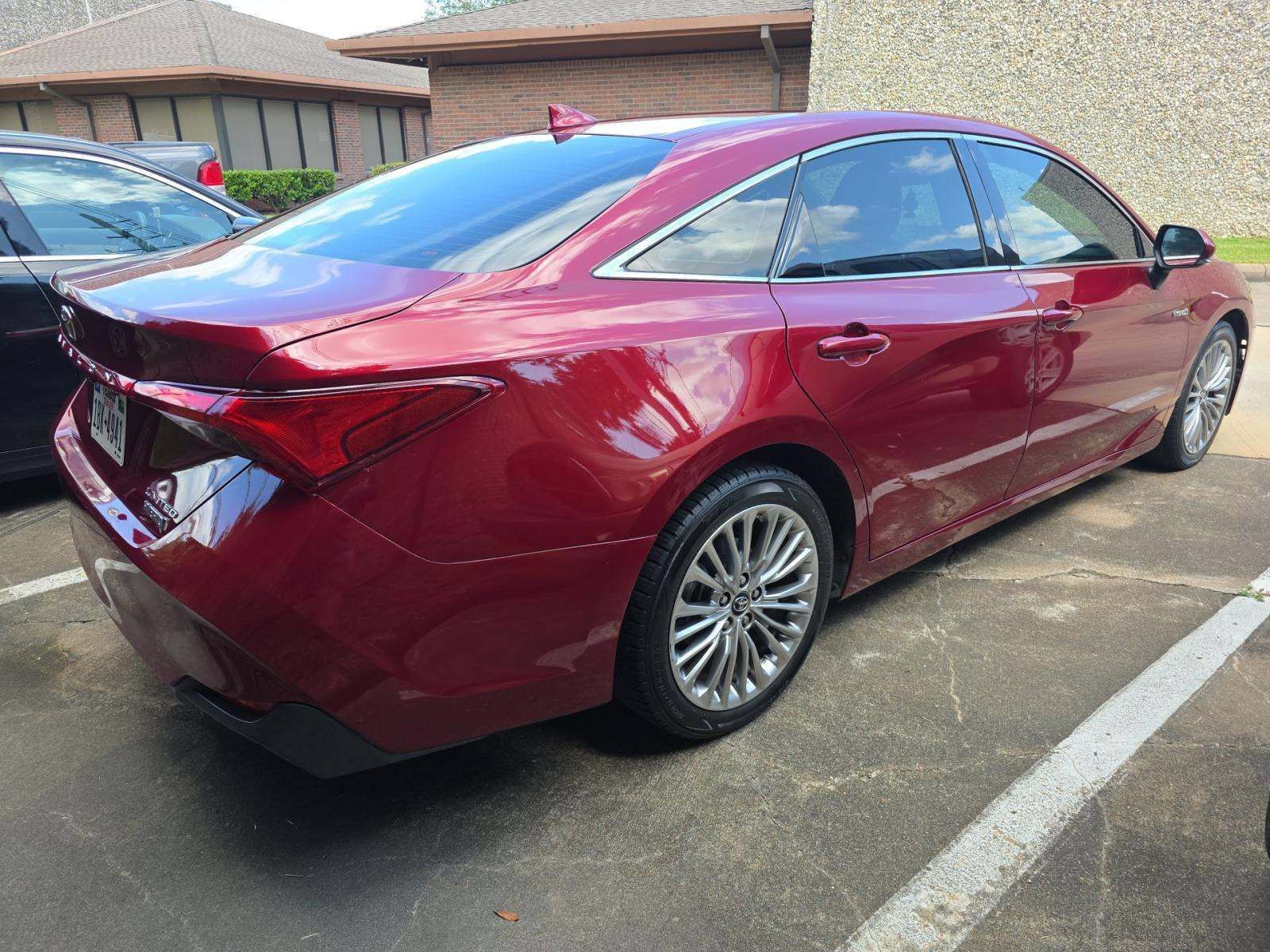 Used 2019 Toyota Avalon Limited FWD image 3