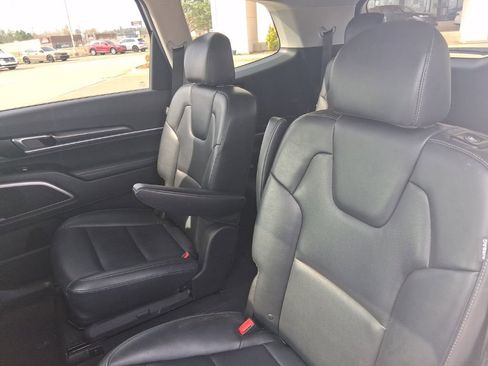 Used 2025 Kia Telluride S image 13