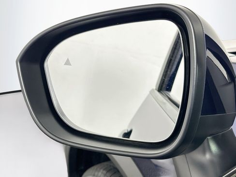 Used 2025 Nissan Rogue SV FWD image 16