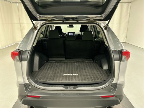 Used 2021 Toyota RAV4 XLE image 21