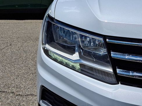 Used 2019 Volkswagen Tiguan SE w/ Panoramic Sunroof Package AWD/4WD image 9