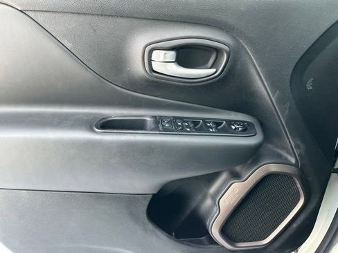 Used 2023 Jeep Renegade Latitude image 21