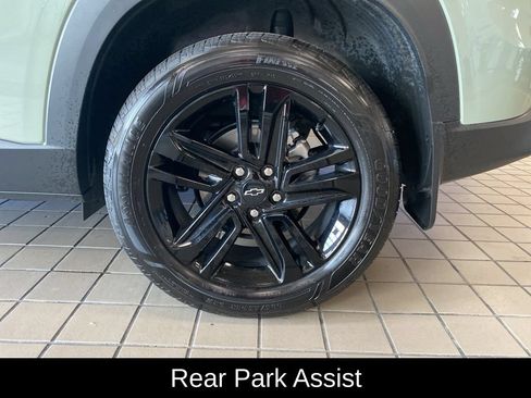 Used 2025 Chevrolet Trax ACTIV w/ Sunroof Package FWD image 21