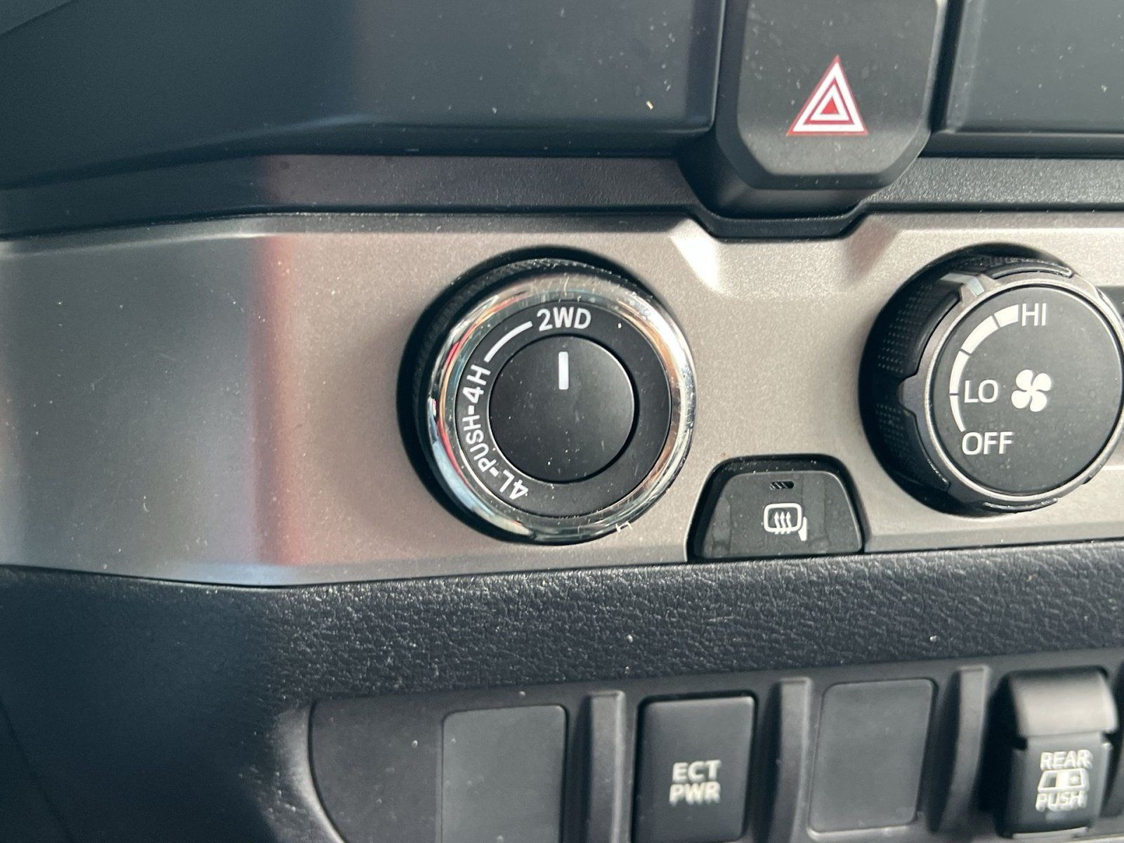 Used 2019 Toyota Tacoma SR5 AWD/4WD image 33