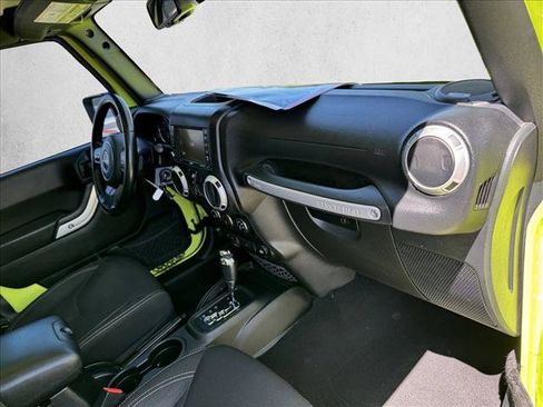 Used 2017 Jeep Wrangler Unlimited Sahara w/ Dual Top Group AWD/4WD image 19
