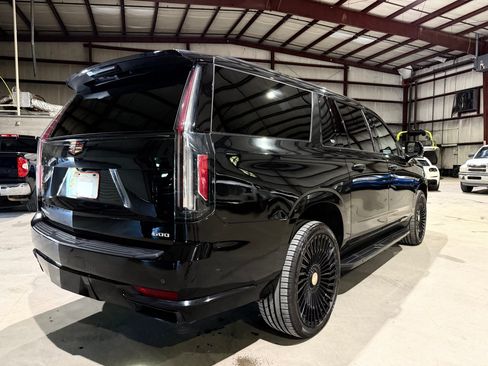 Used 2021 Cadillac Escalade ESV Premium Luxury w/ LPO, Illumination Package AWD/4WD image 5